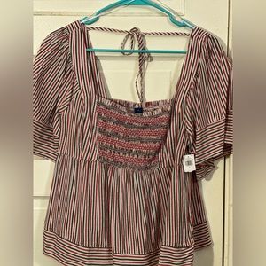 Old Navy size med top. Smoke free pet free home. Shirt is in great condition.